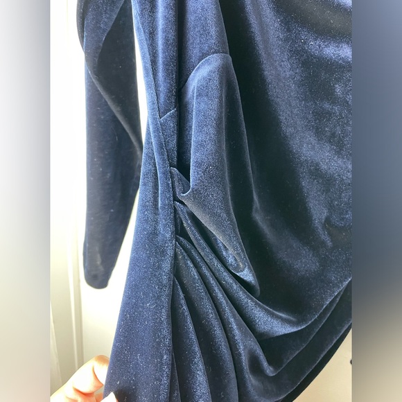 Eliza J navy blue Boatneck Off Shoulder Velvet dress - Picture 2 of 8